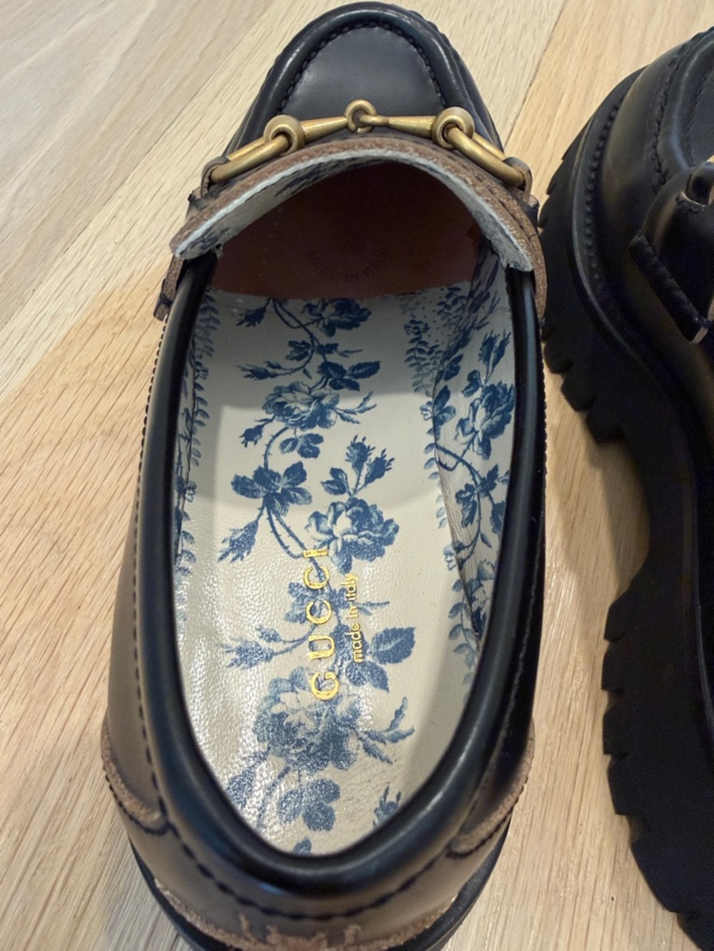 Gucci Women's Black Loafers Lug Heel size 36.5 barely worn like new - Picture 6 of 14